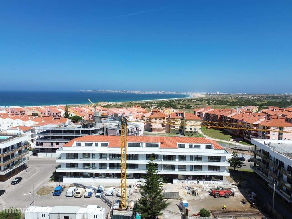 Apartamento T2 com garagem e arecadação na Praia da Consolação - Grande imagem: 4/21