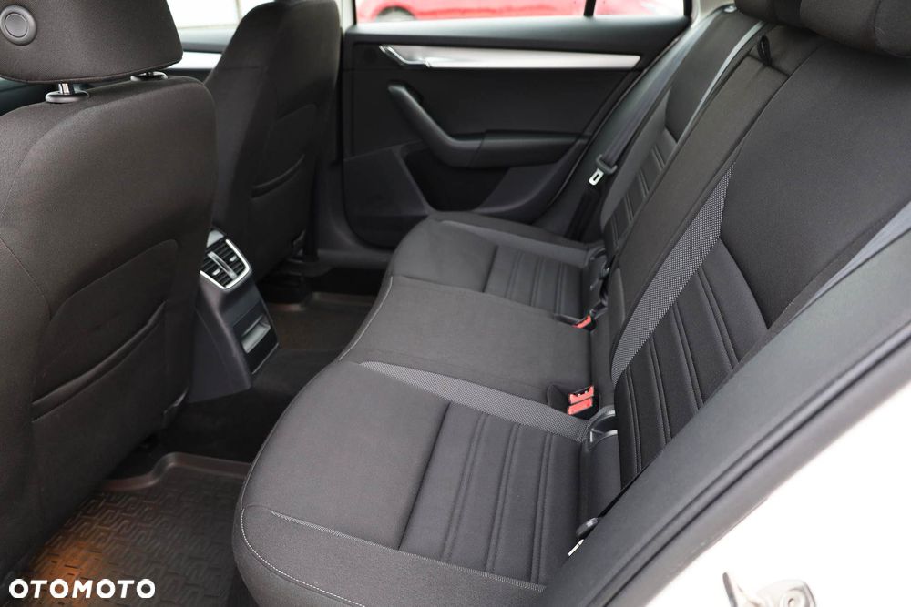 Skoda Octavia 2.0 TDI Ambition DSG - 35