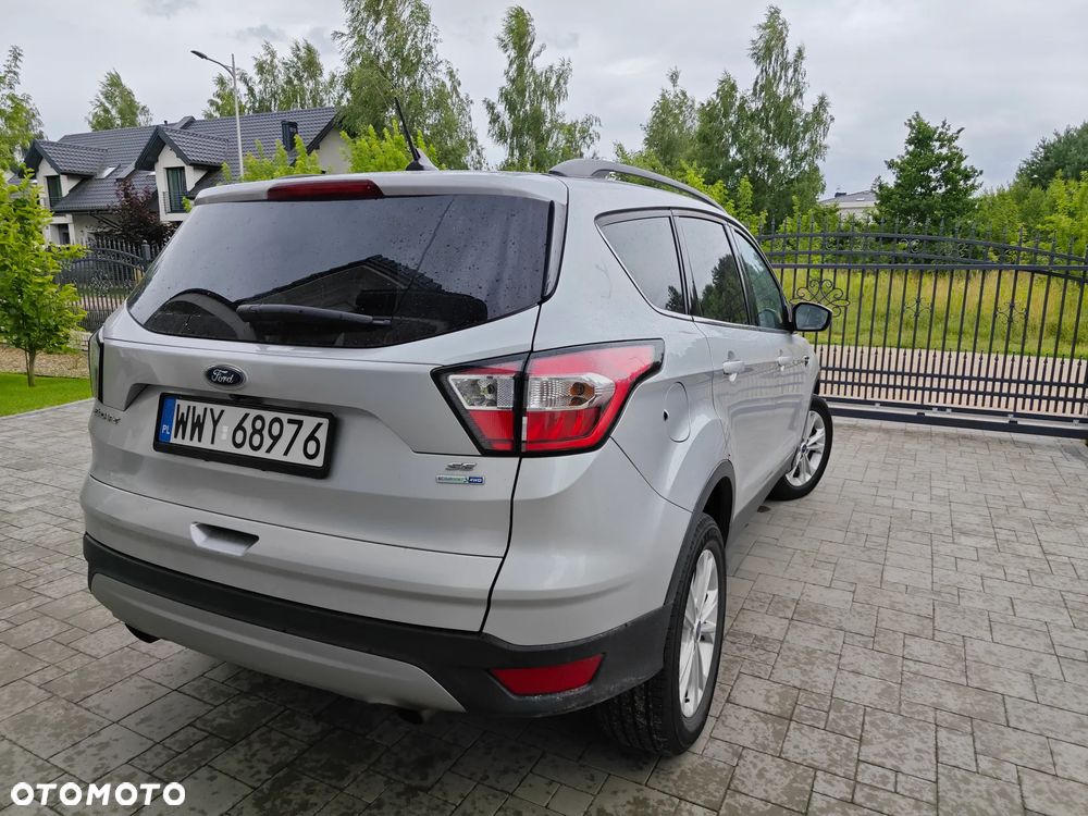 Ford Kuga 1.5 EcoBoost 4WD Titanium - 4