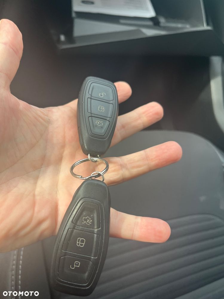 Ford Kuga - 28