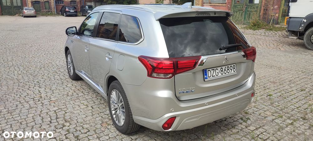 Mitsubishi Outlander Instyle + - 7