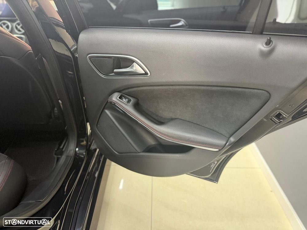 Mercedes-Benz A 180 7G-DCT AMG Line - 15