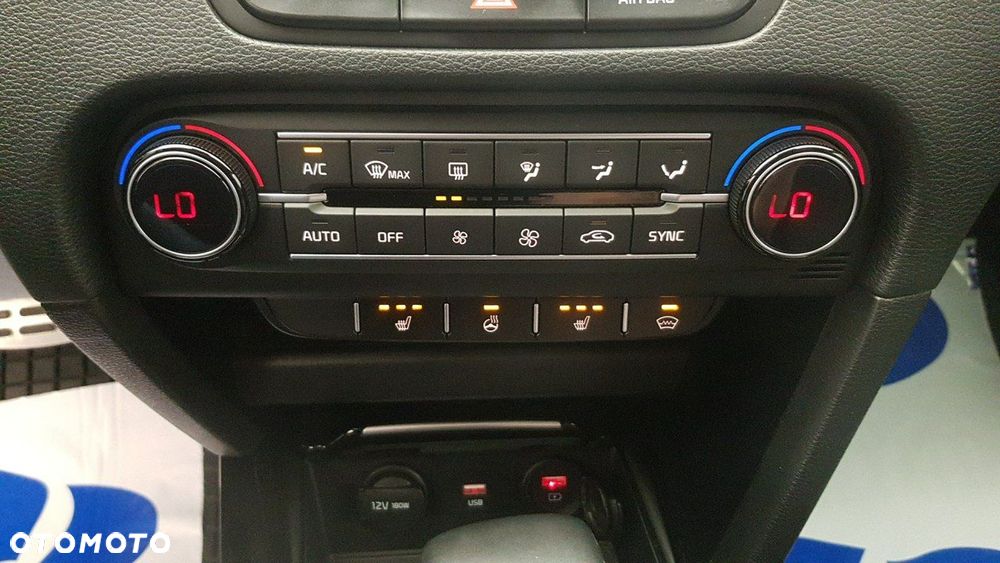 Kia Ceed - 22