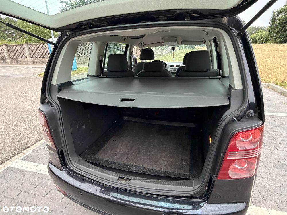 Volkswagen Touran - 8