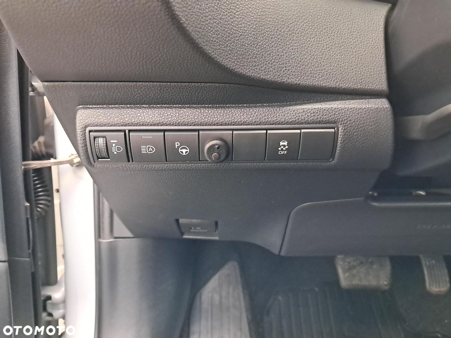 Toyota Corolla 1.8 Hybrid Comfort - 22