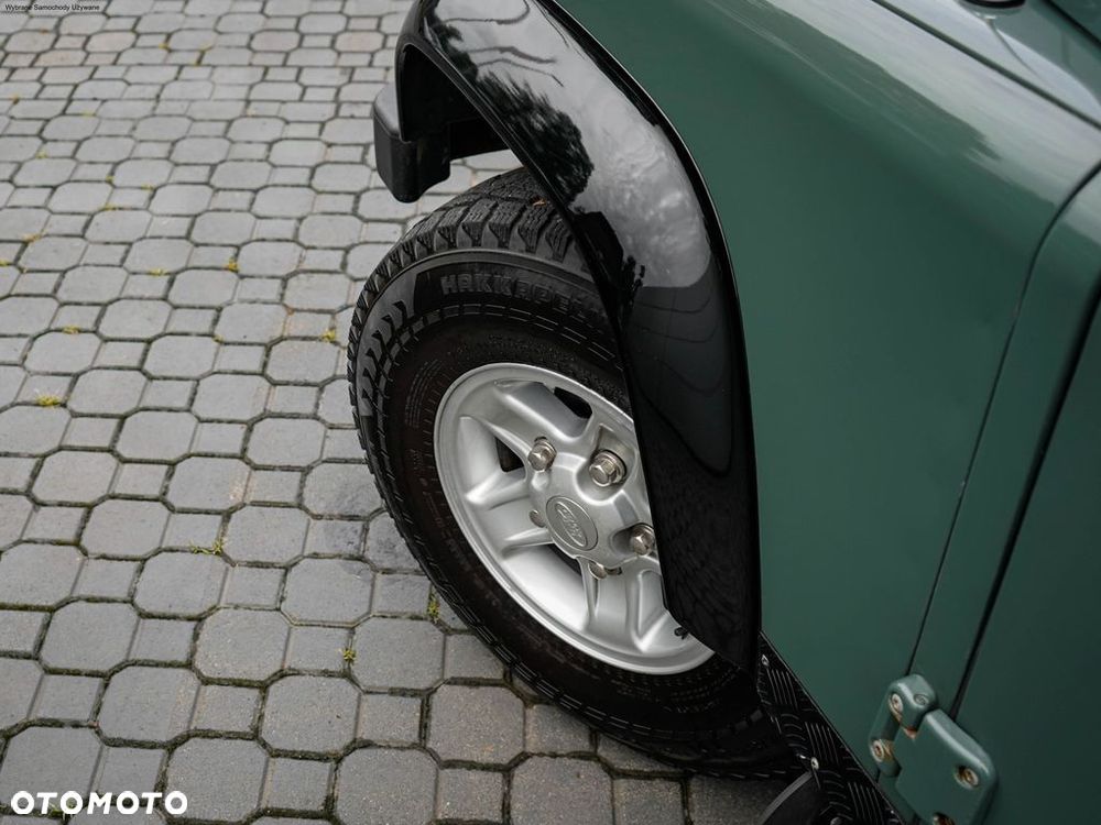 Land Rover Defender - 4