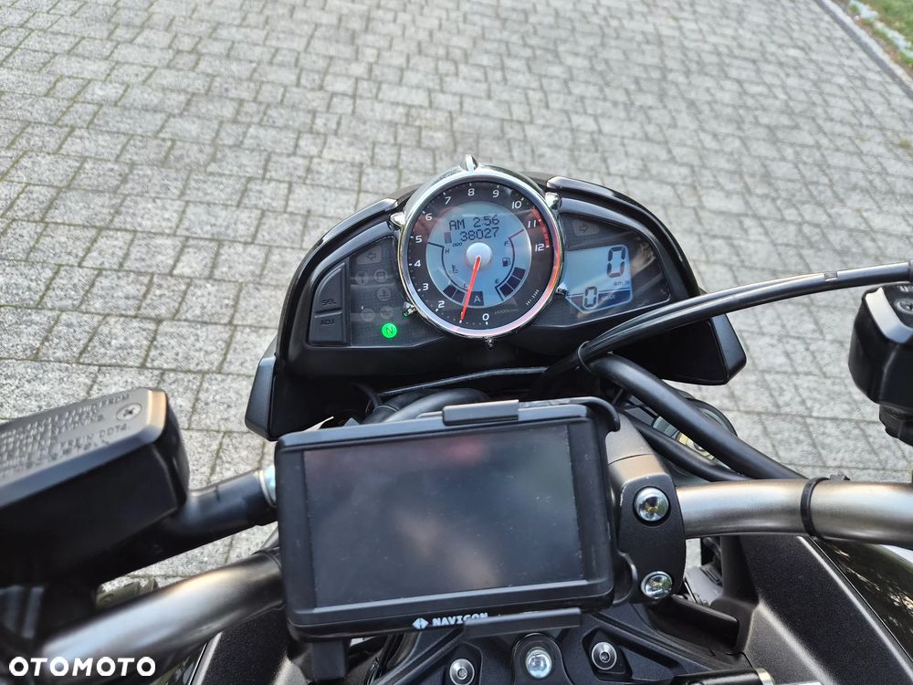 Suzuki GSX - 18