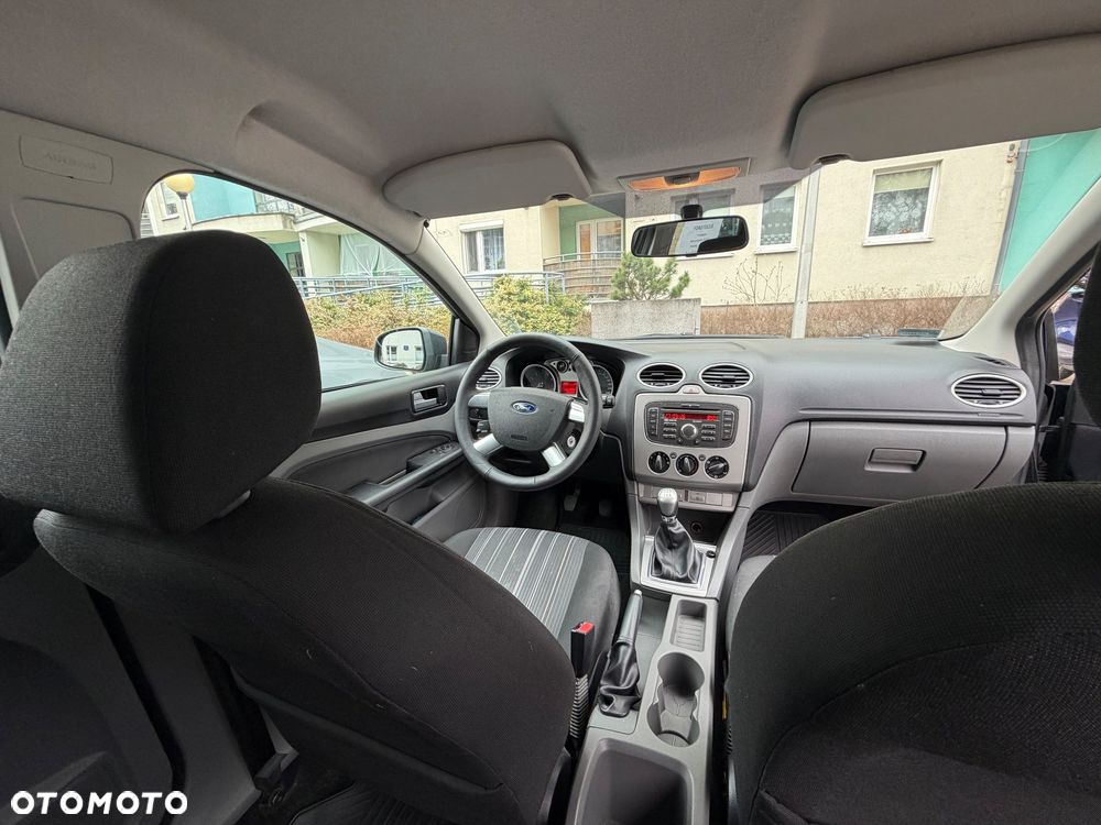 Ford Focus 1.6 Ambiente - 8