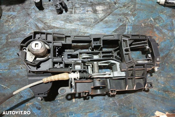 Suport maner deschidere din exterior usa fata dreapta X2717564409 X27 - 2