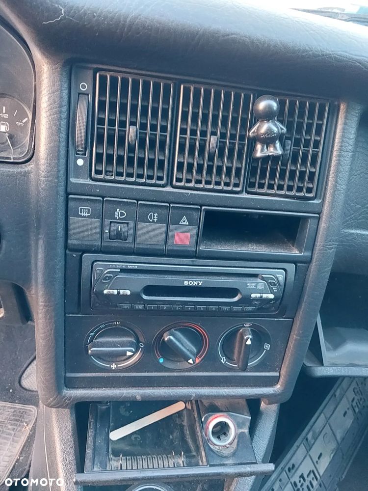 Audi 80 sedan silnik 2.0 Benzyna 115 KM ABK skrzynia biegów CCF drzwi maska klapa zderzak błotnik LY7P szyba przepływomierz przepustnica rura dolotowa przewód cewka aparat maglownica mcperson fotel podsufitka boczek lampa reflektor lusterko hak holowniczy osłona silnika wydech tłumik zbiorniczek zegary panel wyświetlacz sterownik CAŁY NA CZĘŚCI WSZYSTKIE CZĘŚCI - 17
