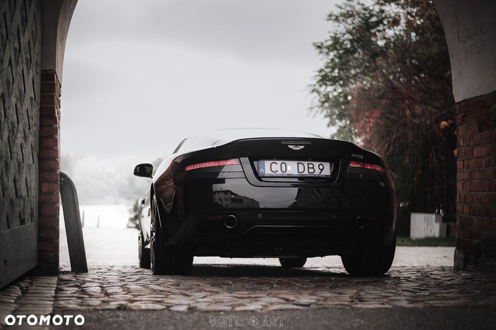 Aston Martin DB9 - 13