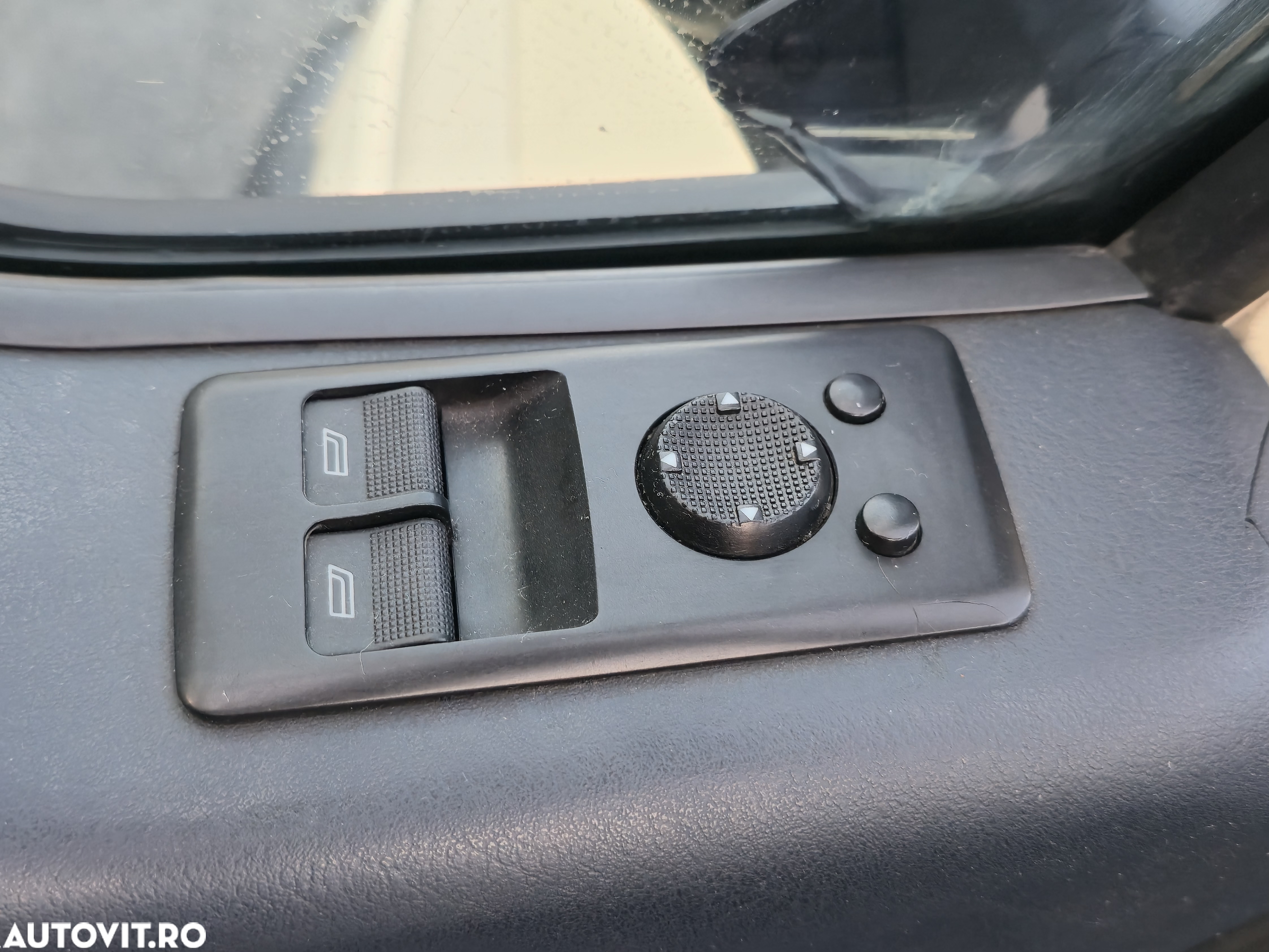 Volkswagen Caravelle - 11