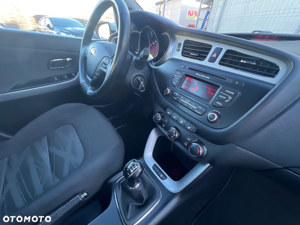 Kia Ceed 1.6 GDI Dream Team Edition - 20