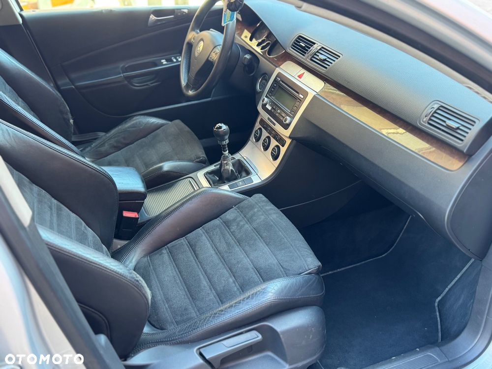 Volkswagen Passat - 11