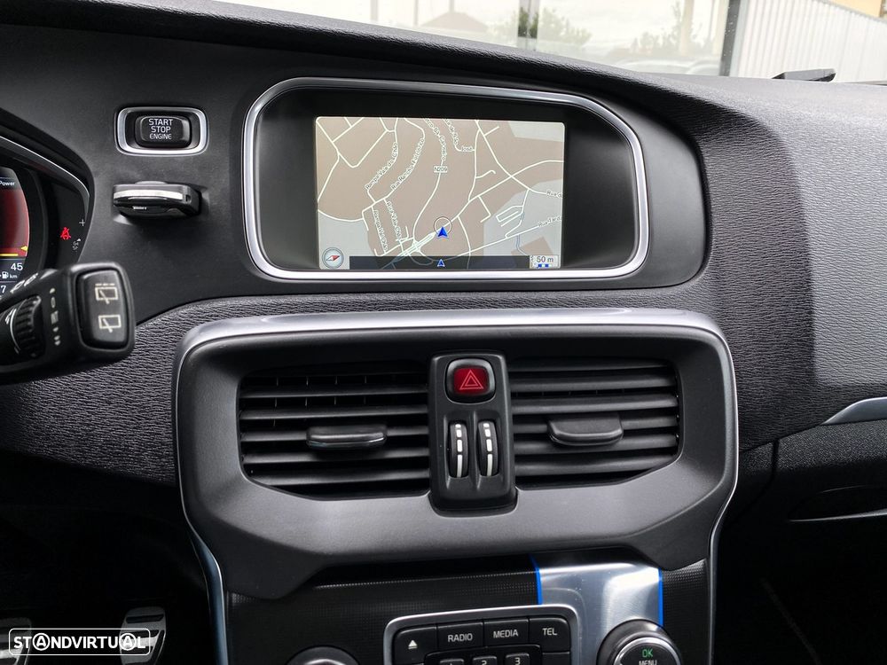 Volvo V40 D2 R Design - 17