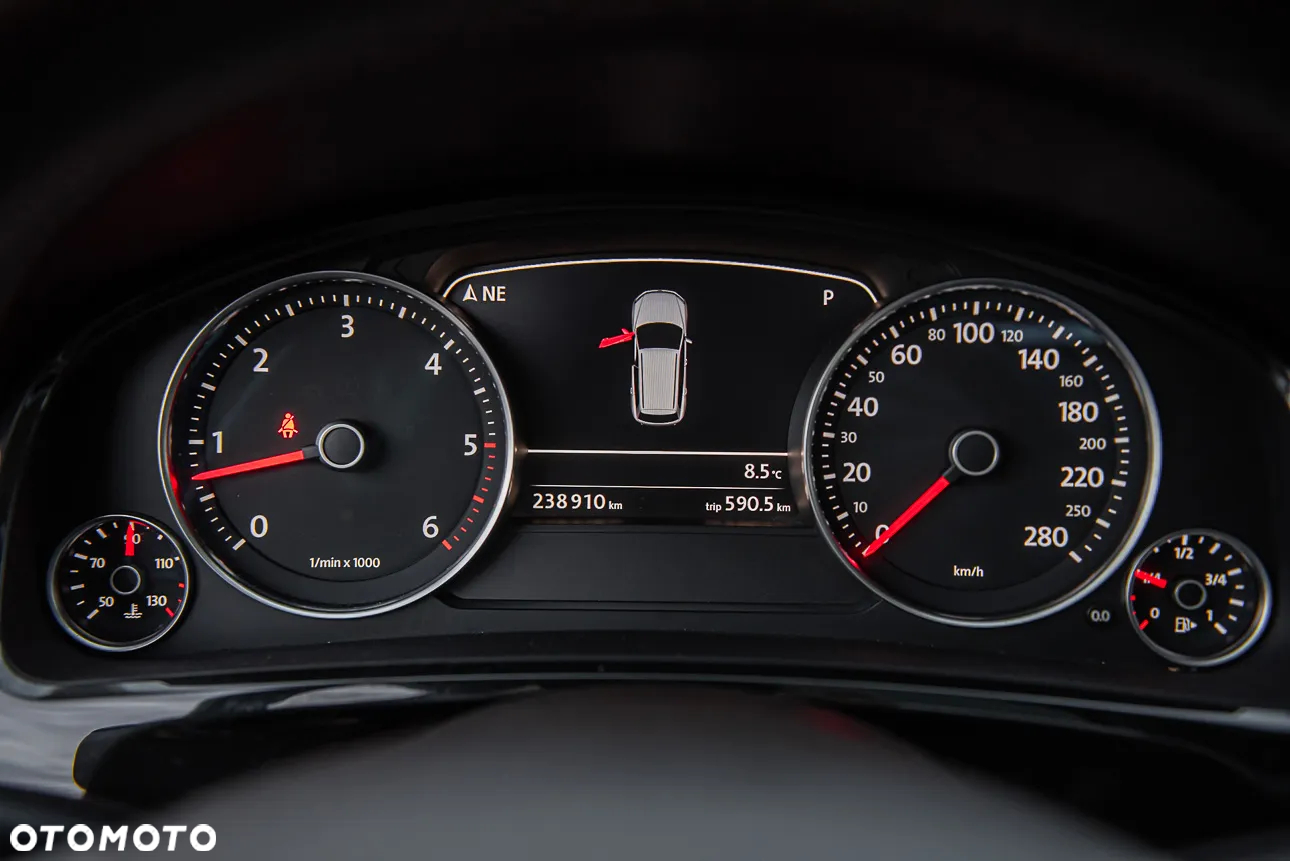 Volkswagen Touareg 3.0 V6 TDI BMT R-Style - 23