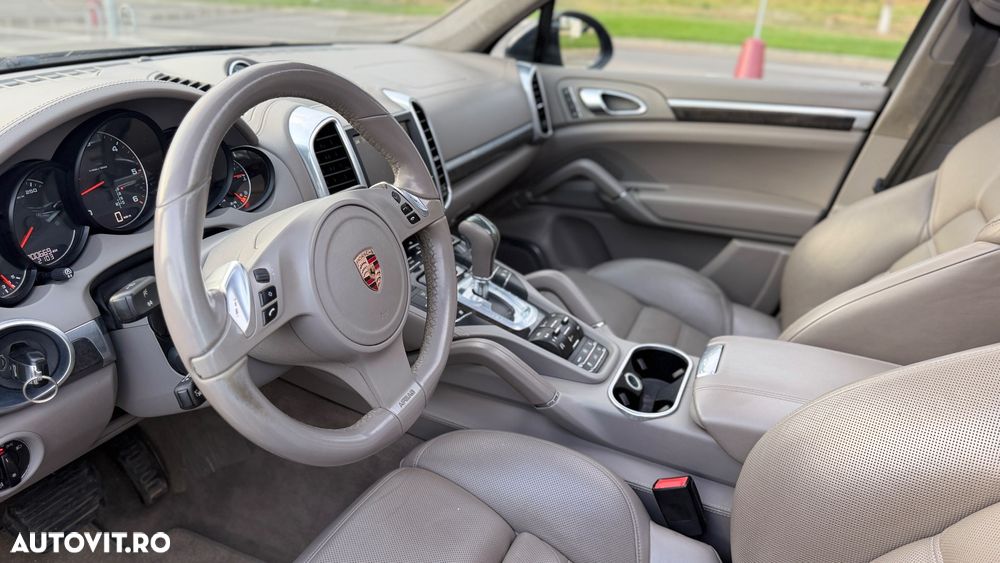 Porsche Cayenne 3.0 L V6 - 5