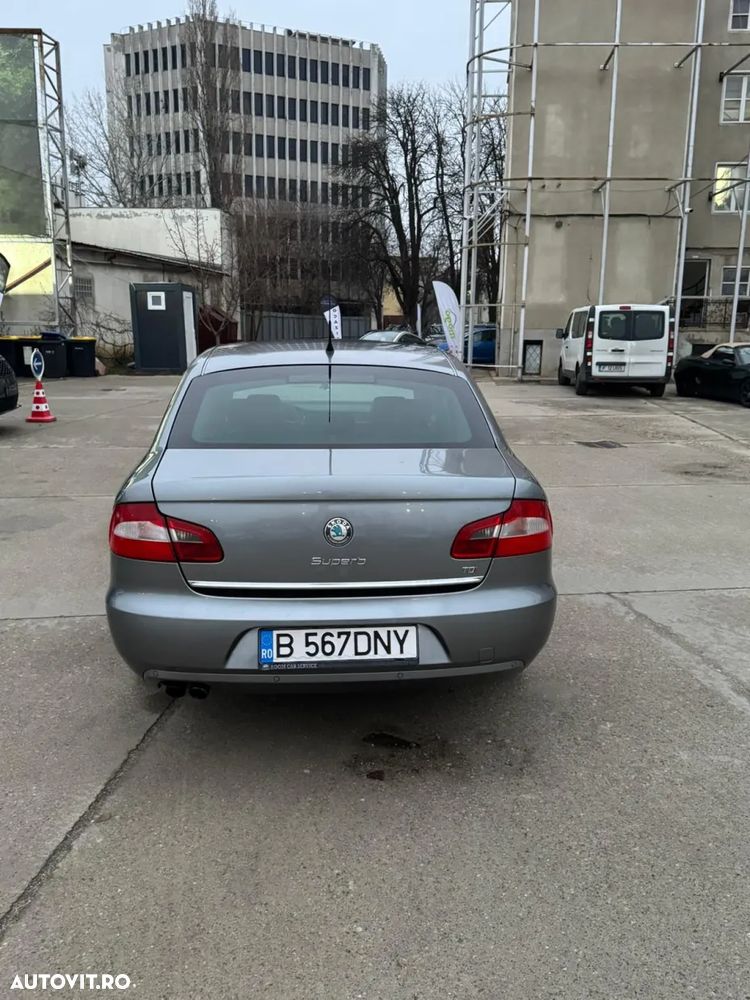 Skoda Superb 2.0 TDI Elegance DSG - 4