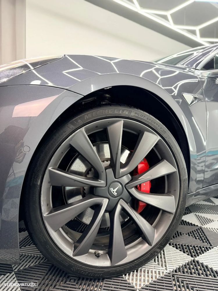 Tesla Model 3 Long Range AWD Dual Motor Performance - 4