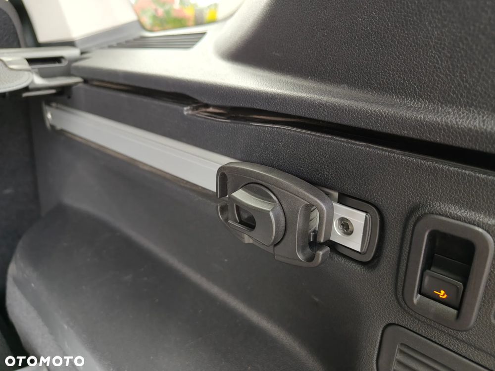Volkswagen Touran 2.0 TDI BMT Active DSG - 29