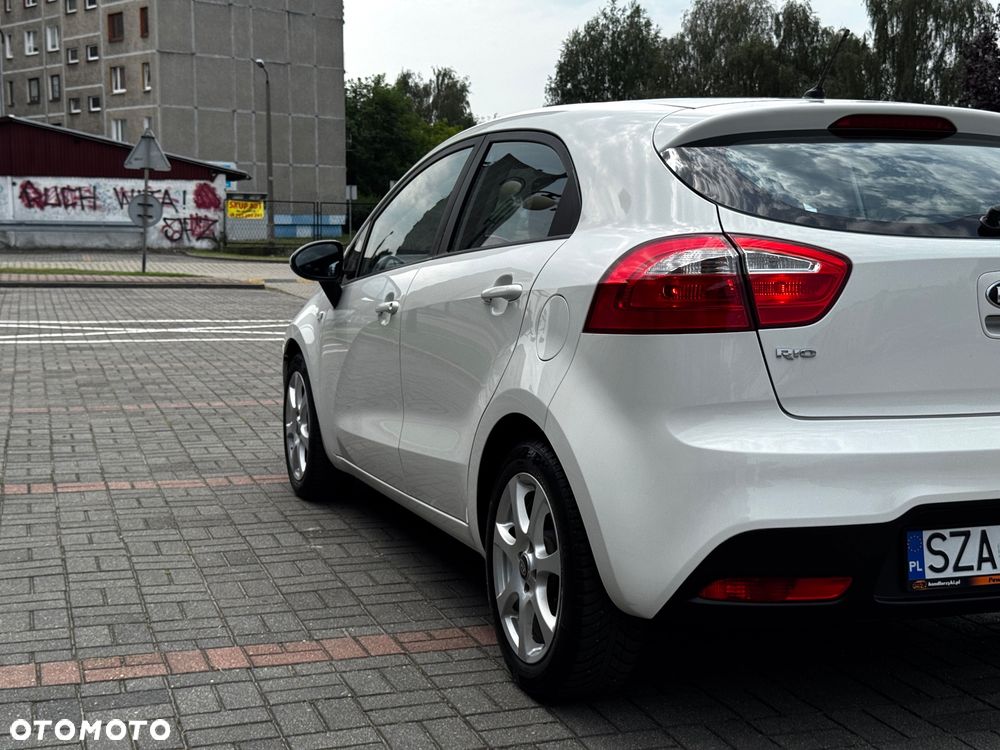 Kia Rio 1.4 L - 35