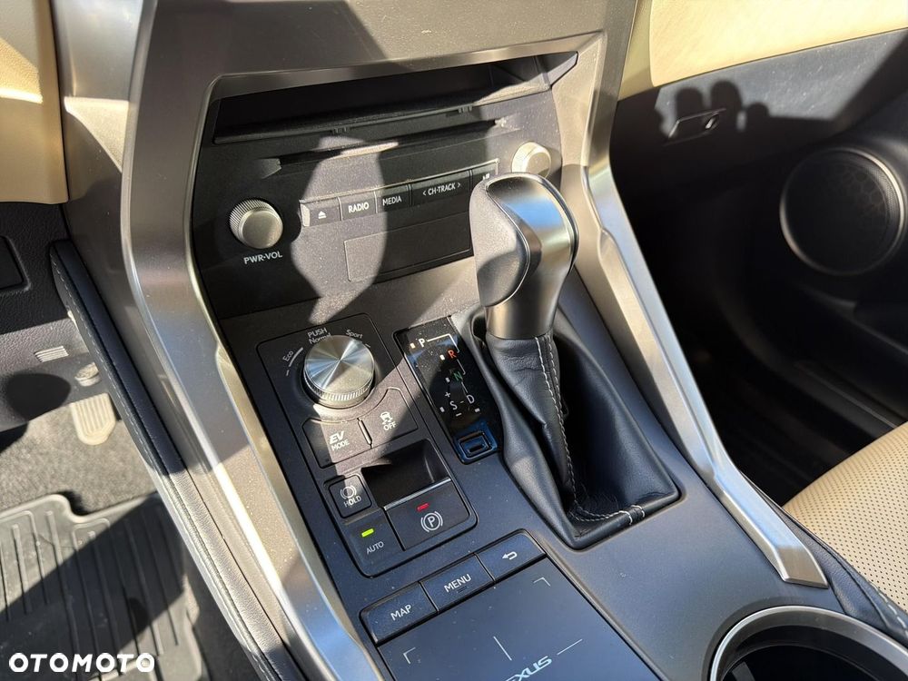 Lexus NX 300h Comfort AWD - 33