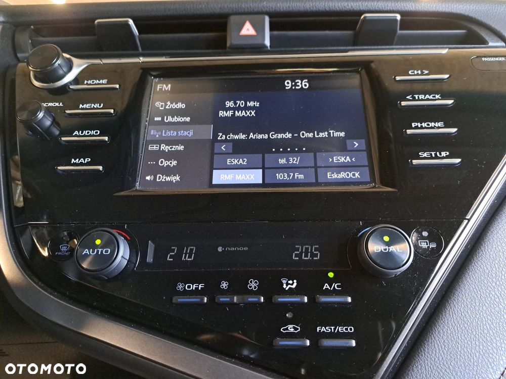 Toyota Camry 2.5 Hybrid Comfort CVT - 22