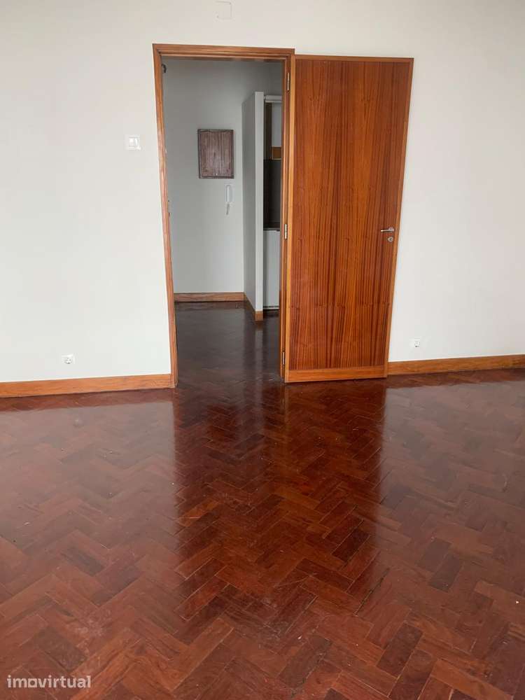 T1 Equipado, na Lapa/Estrela - Perto de Transportes - Grande imagem: 3/10
