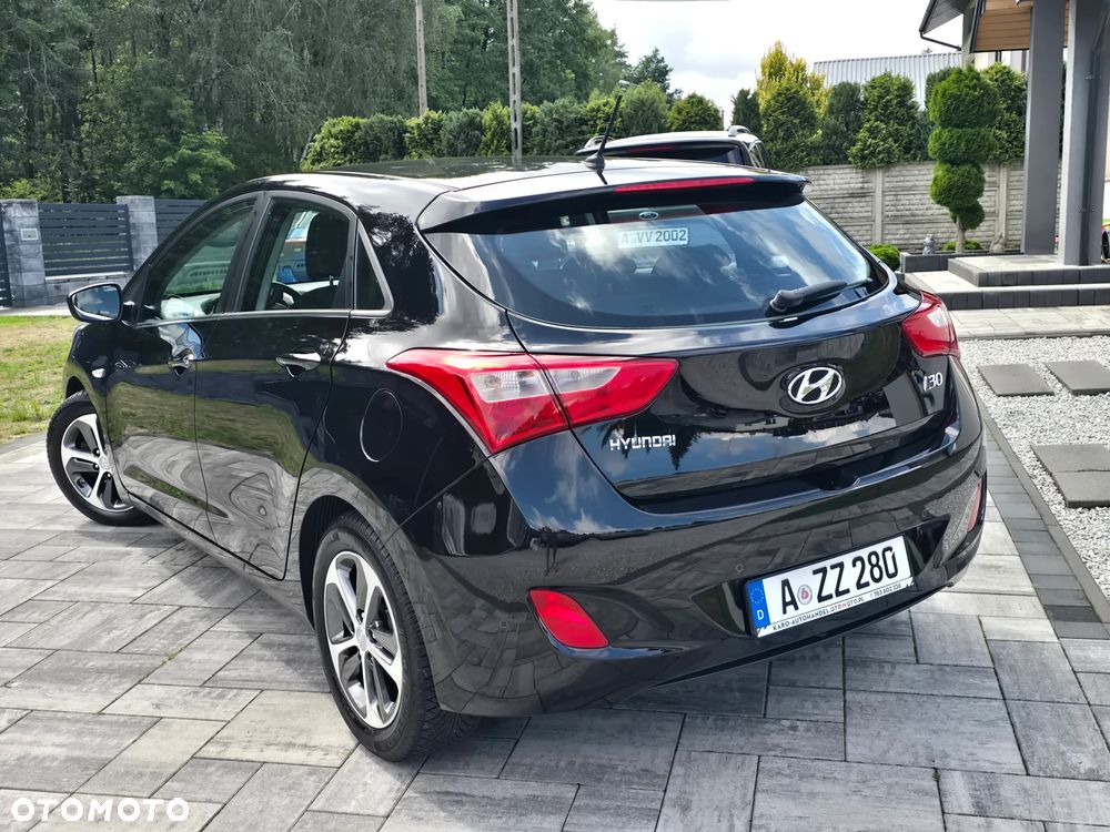 Hyundai i30 blue 1.4 Passion - 13