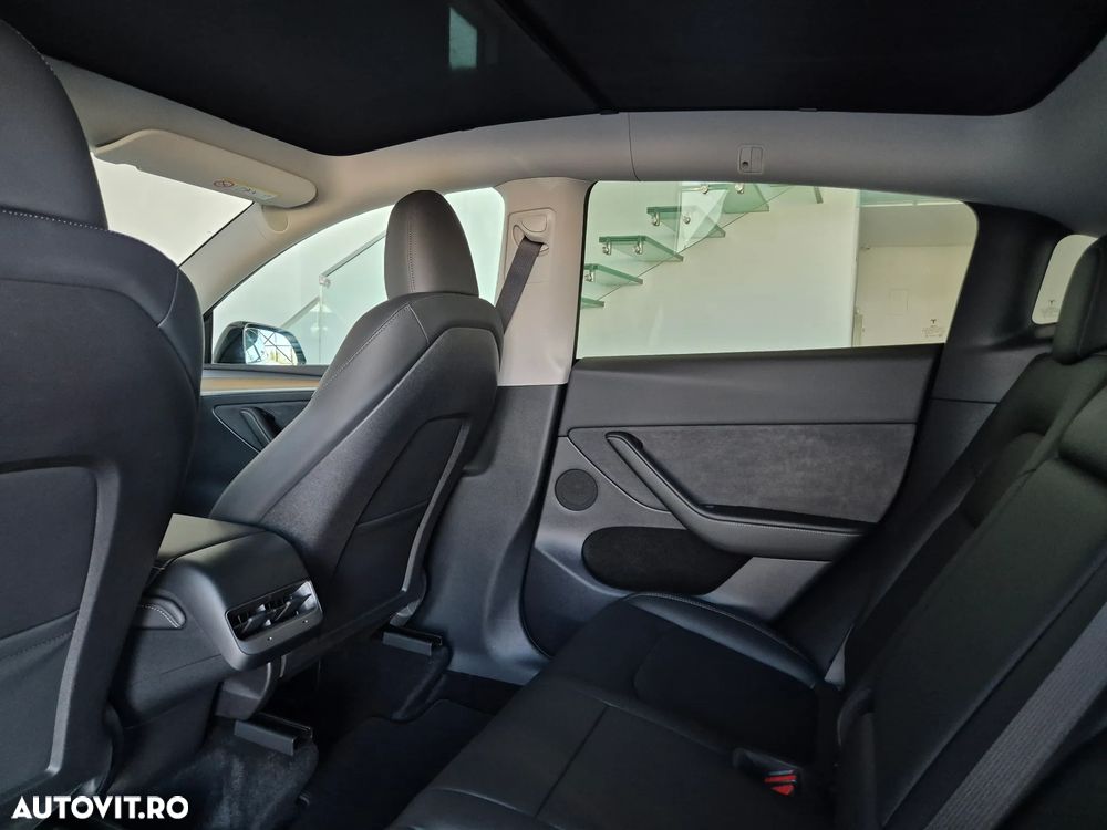 Tesla Model Y Long Range Dual Motor AWD - 15