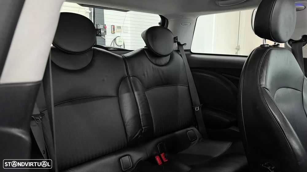 MINI 3 Portas Cooper D - 28