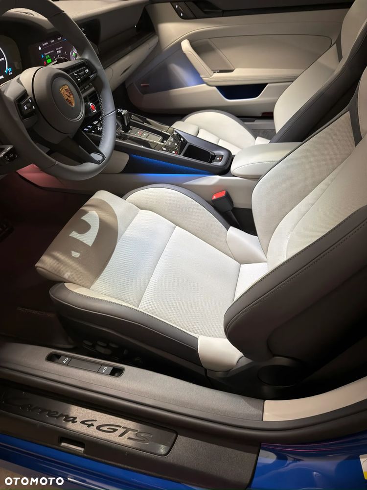 Porsche 911 Carrera T-Hybrid 4 GTS - 8