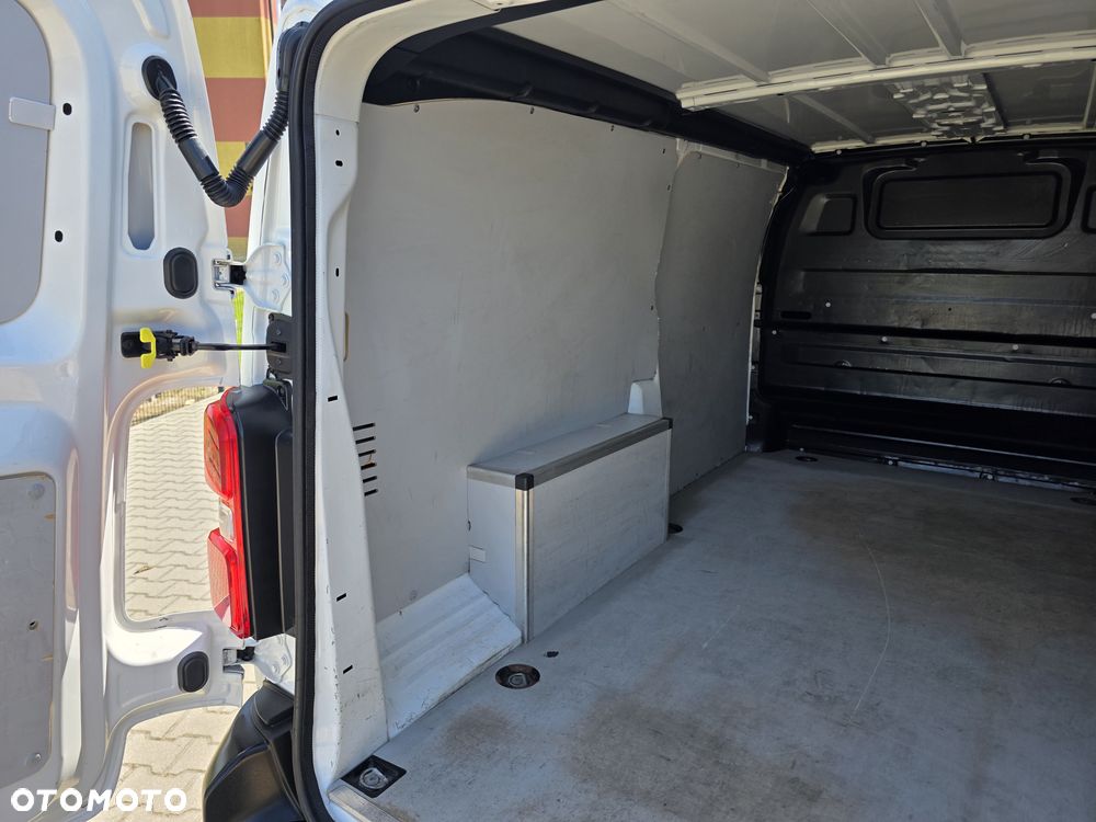 Opel Vivaro - 12