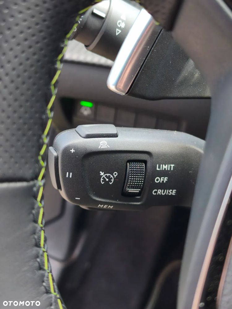 Peugeot 208 1.2 mHEV GT - 24