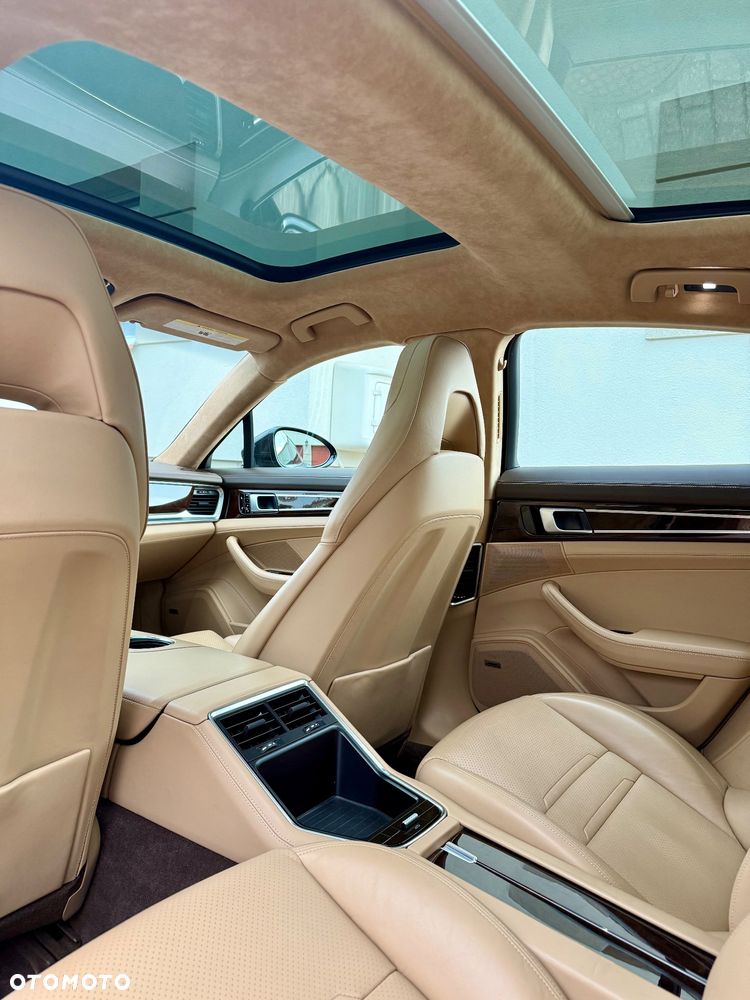 Porsche Panamera 4 - 16