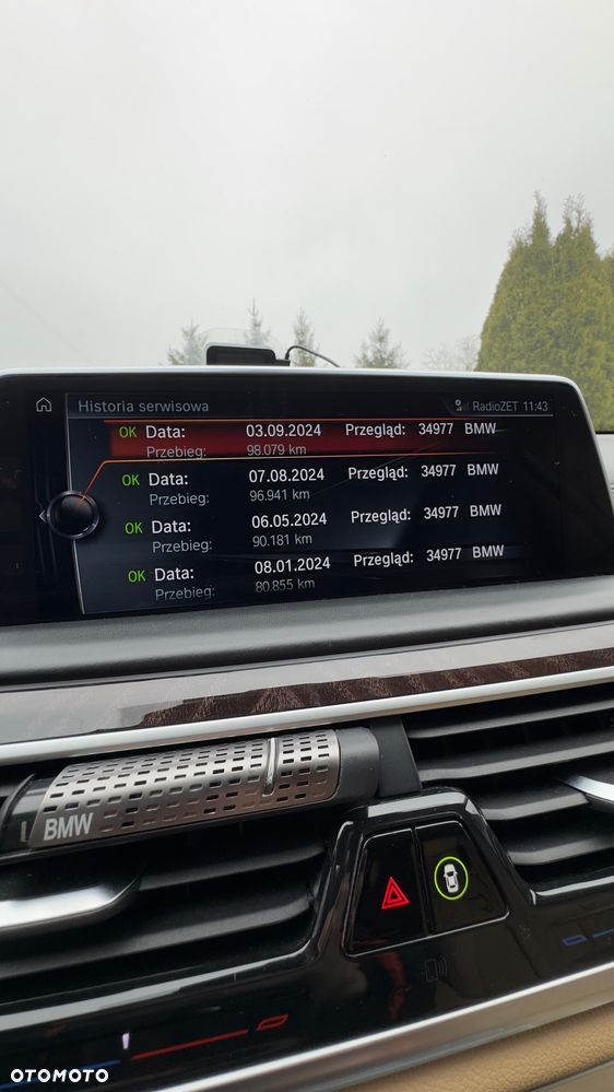 BMW Seria 7 750i xDrive - 34