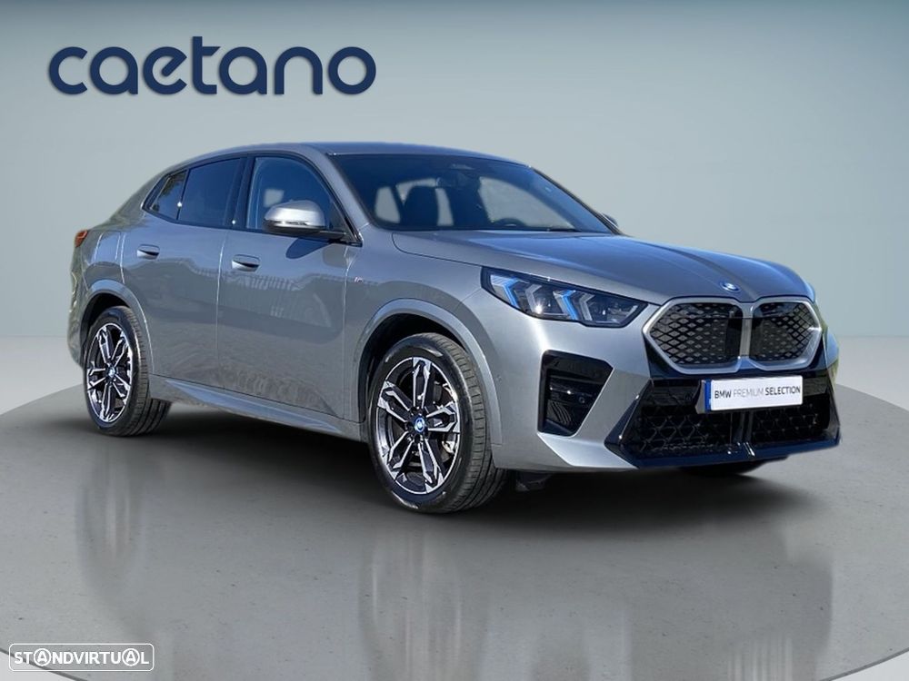 BMW iX2 eDrive20 Pack Desportivo M - 24
