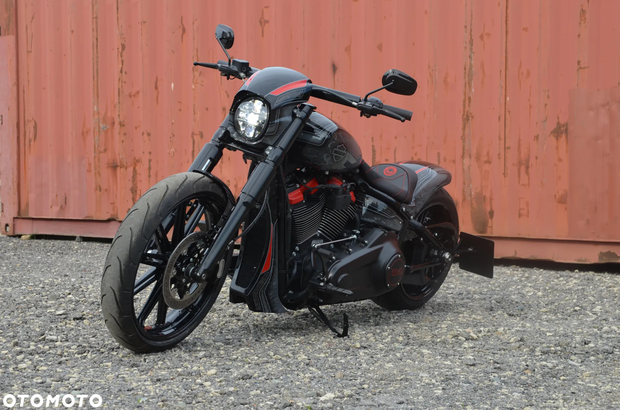 Harley-Davidson Softail Breakout - 22