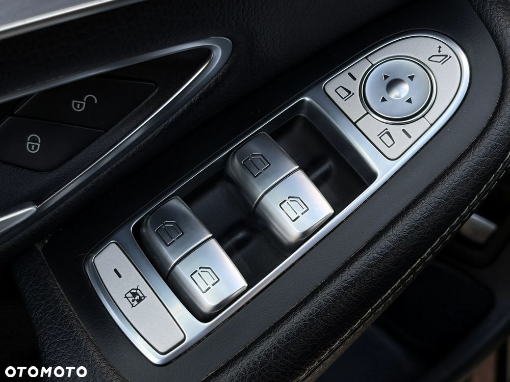Mercedes-Benz Klasa C 180 9G-TRONIC AMG Line - 36