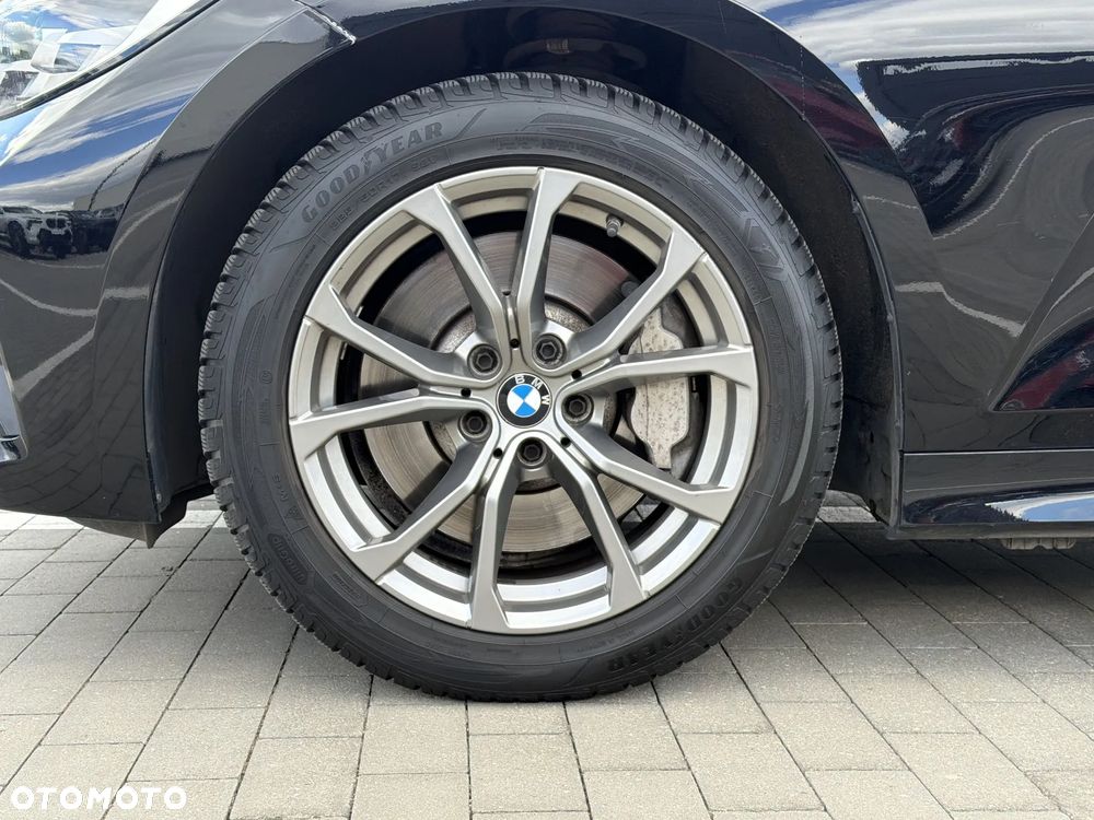 BMW Seria 3 330i Sport Line sport - 4