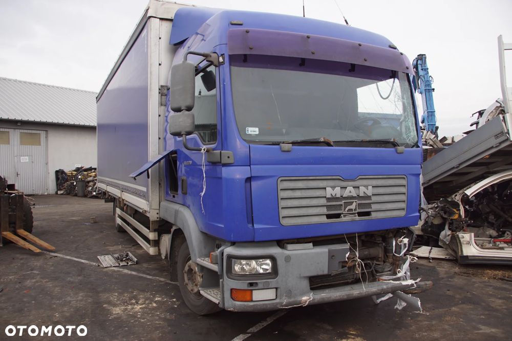 Auto na części - MAN TGL 12.210 4.6 206 KM D0834 LFL55 6S850 2007R Silnik Skrzynia Drzwi Zderzak Szyba Lusterko Lampa Osłona Owiewka Deska Kokpit Sterownik Moduł Czujnik Licznik Kierownica Panel - 1