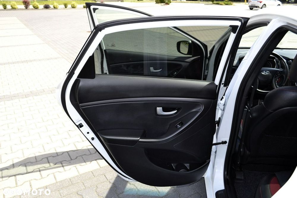 Hyundai i30 1.6 GDI Turbo Luxury - 36