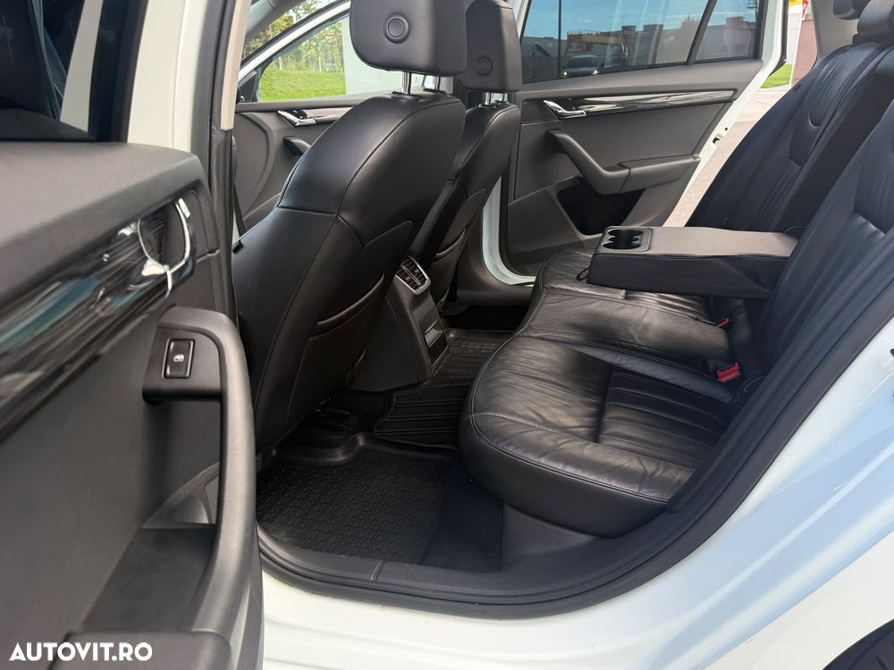 Skoda Octavia 2.0 TDI ELEGANCE DSG - 28