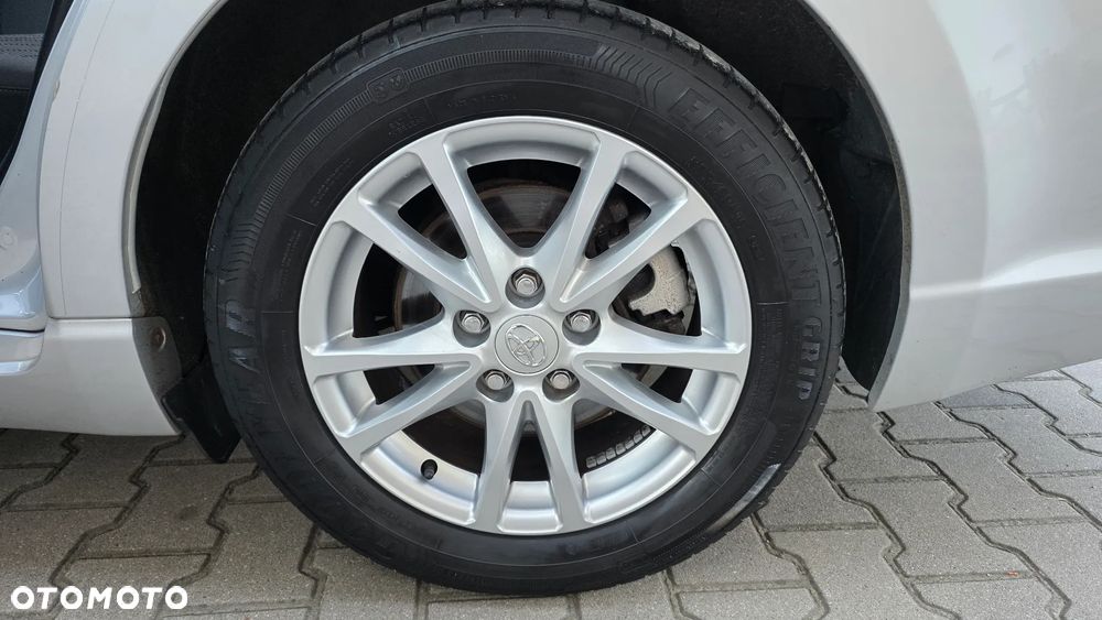 Toyota Avensis 1.8 Comfort - 20