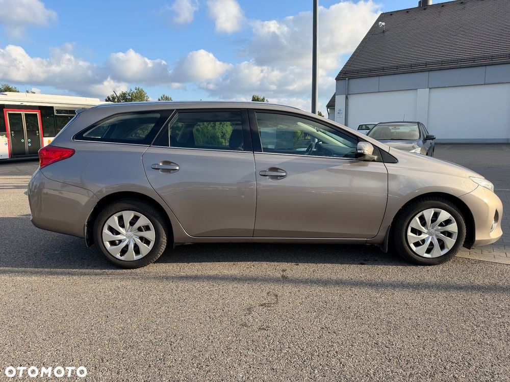 Toyota Auris 1.4 D-4D Premium - 6