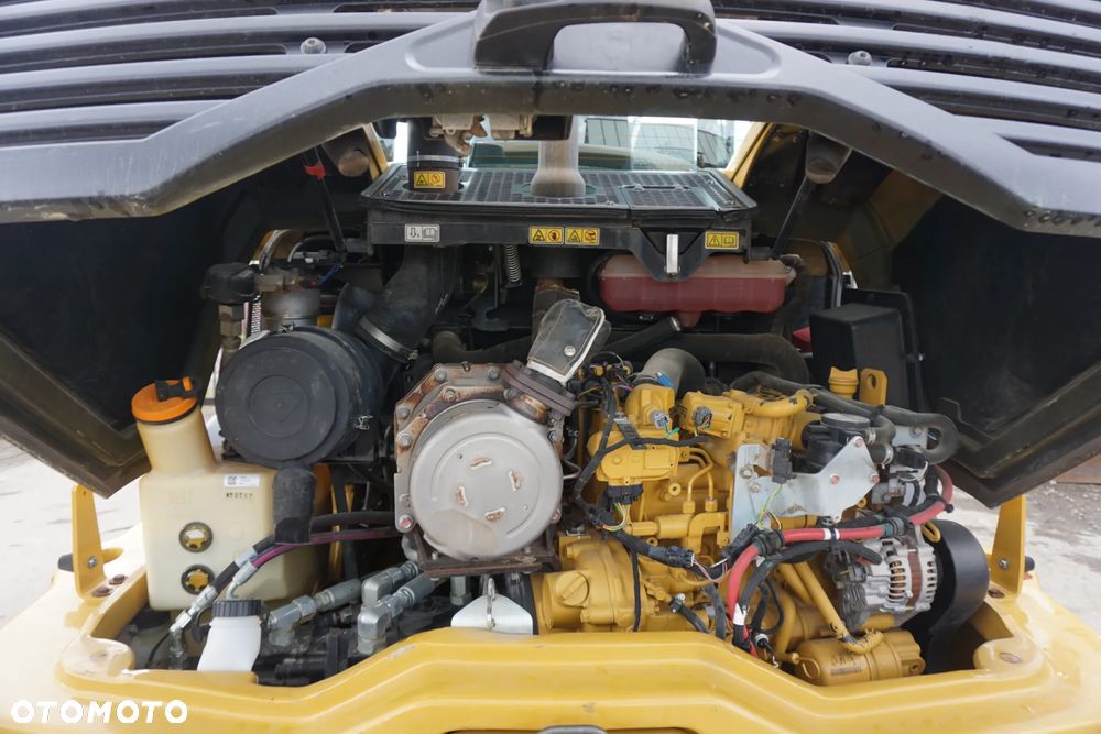 Caterpillar CAT 906 M - 9