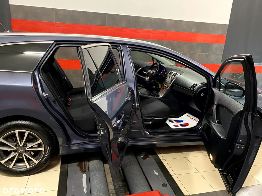 Toyota Avensis Touring Sports 1.8 Executive - 19