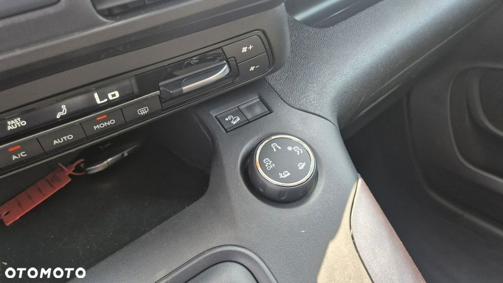 Peugeot Rifter 50kWh Allure - 17