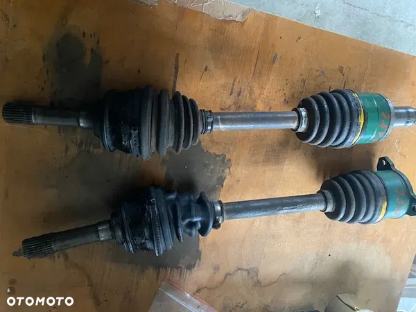 Grand Vitara I 98-05r hdi lub 2,5V6 Półoś przednia prawa