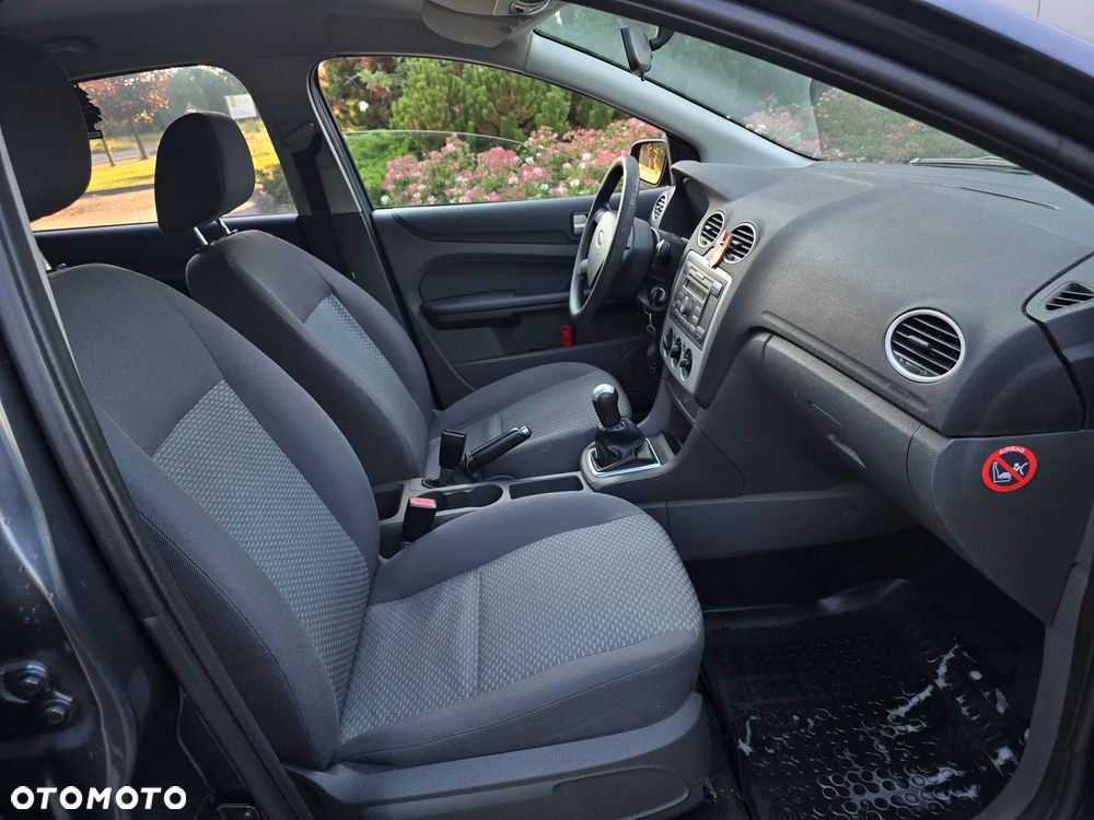Ford Focus 1.6 Ambiente - 20